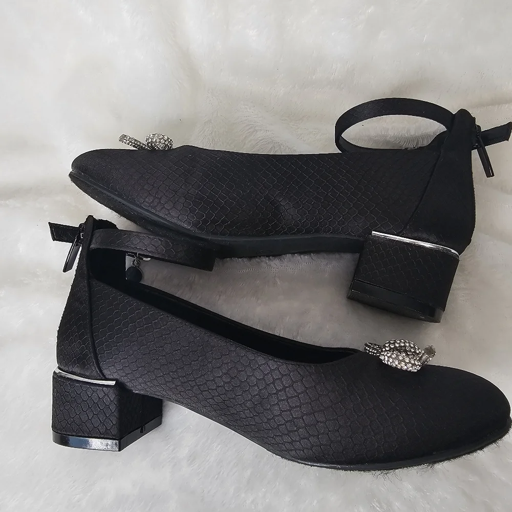Vince Camuto Black Dress Shoe Girls Youth Size 2‎ Ankle Strap Silver Bows Heel